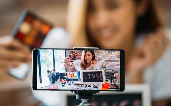 Menggunakan Kamera HP untuk Vlogging dan Live Streaming